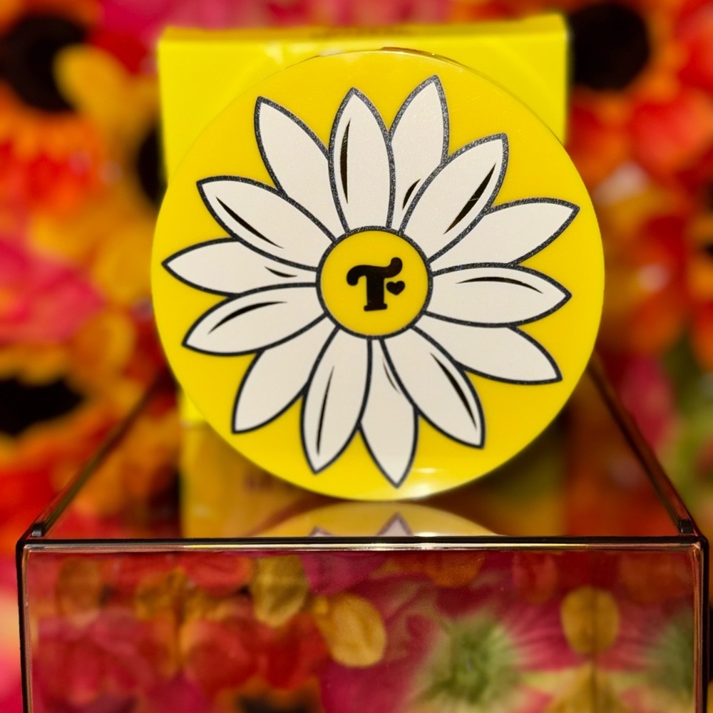 Trixie Cosmetics Flower Power Bronzer - Peace Out Poppy - Picture 4 of 8